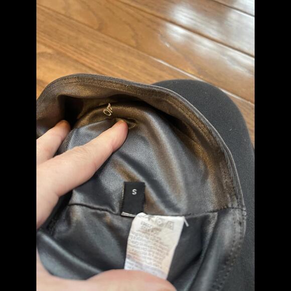 Grey metallic beyond yoga leggings size small - Picture 2 of 5